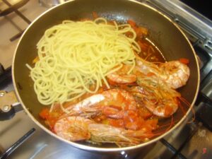 Scopri di più sull'articolo Lo chef di bordo consiglia: spaghetti coi gamberoni!